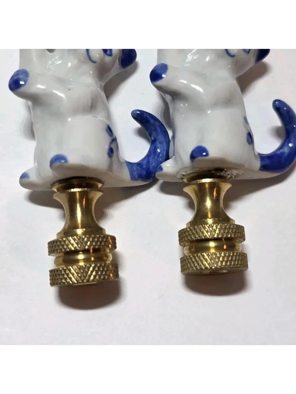 Lot Of 2 Blue and White Ceramic Playing Cat Lamp Finials Polished Brass Base EUC